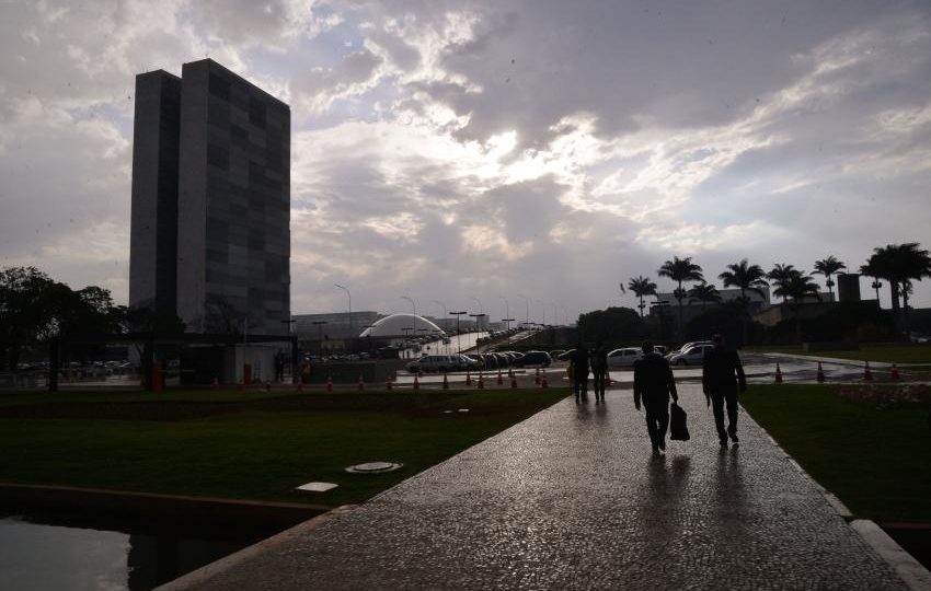 Nenhum reajuste e mais de 73 mil contratações: o Orçamento do serviço público em 2022 Serviço público