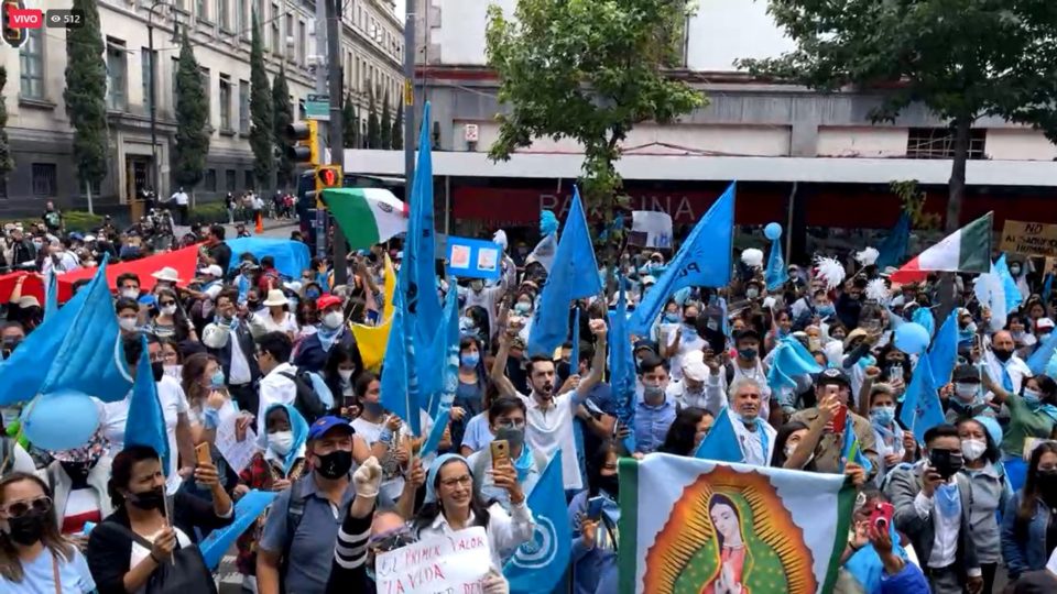 México reconhece direito de profissionais de saúde de negar participação em abortos Manifestação pró-vida no México
