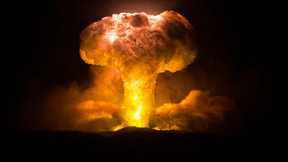 A guerra contra a ciência Explosão nuclear