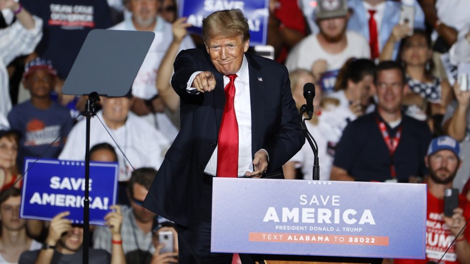 Chefe do Estado-Maior temeu “deterioração mental” de Trump e tentou acalmar China Trump em manifestação do Partido Republicano no Alabama, no final de agosto