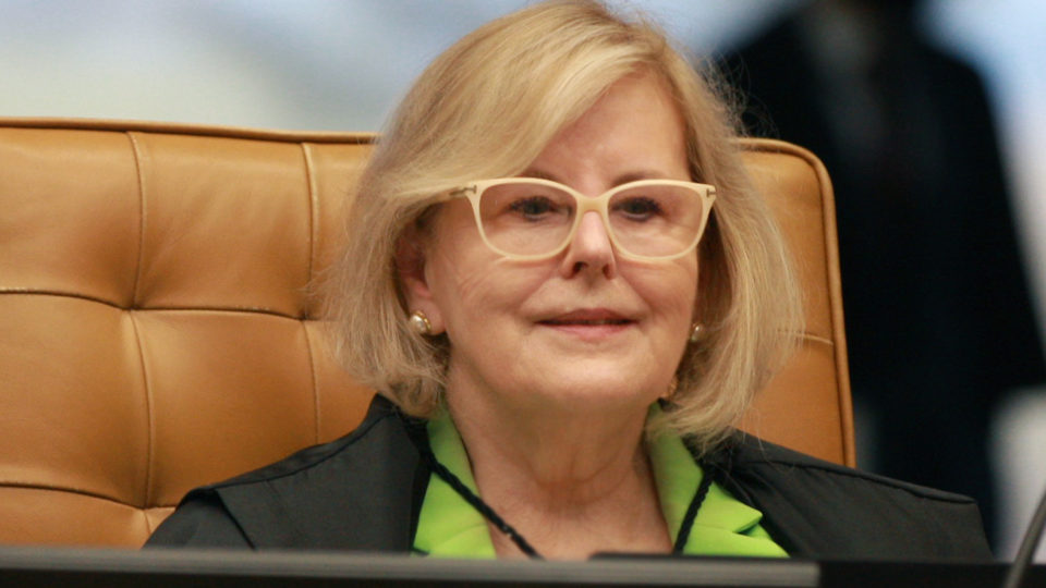 MP de Bolsonaro sobre redes sociais é enterrada. Presidente da Petrobras se defende sobre a gasolina A ministra Rosa Weber, do STF, que suspendeu a MP das redes sociais de Bolsonaro antes de o presidente do Senado devolvê-la ao Executivo