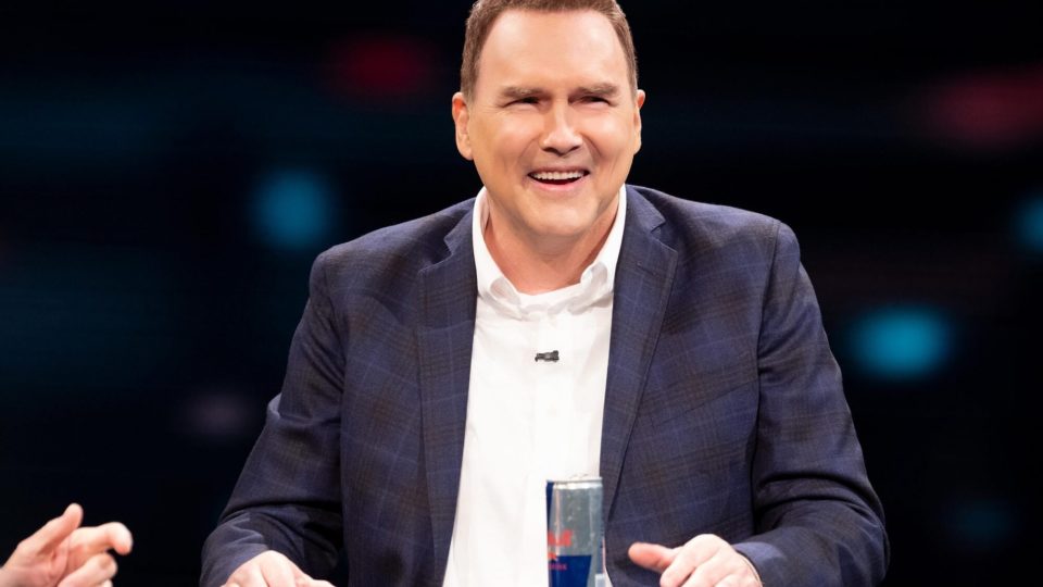 Norm McDonald: Um adeus afetuoso a um dos maiores gênios da comédia Norm McDonald