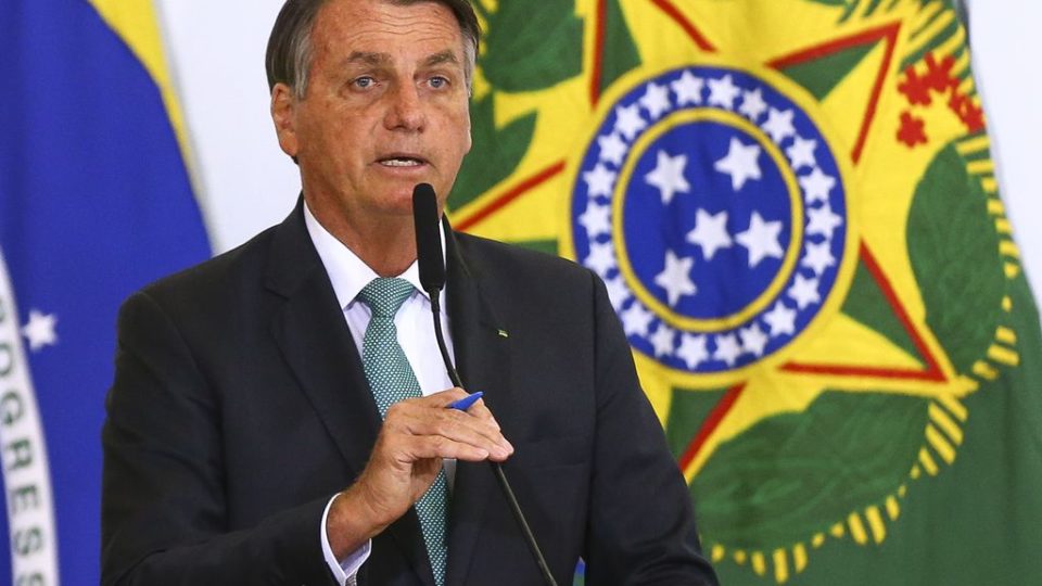 Grupo de juristas diz que Bolsonaro pode ter cometido 7 crimes durante pandemia Bolsonaro crimes