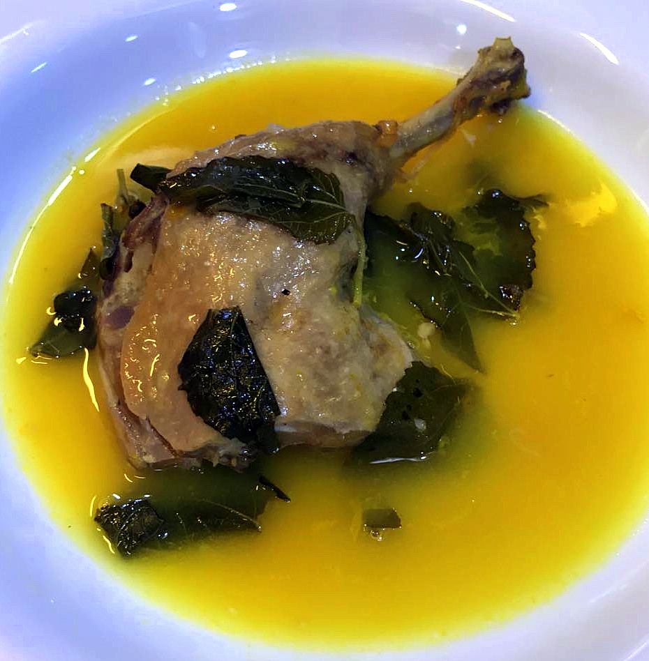 Pato assado ao tucupi e jambu, uma opção de prato principal no Festival da Culinária Paraense do Mukeka. Pato assado ao tucupi e jambu, uma opção de prato principal no Festival da Culinária Paraense do Mukeka.