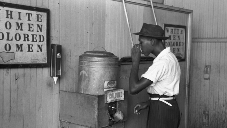 O ovo da serpente Bebedouro segregado no estado norte-americano do Oklahoma, em 1939.