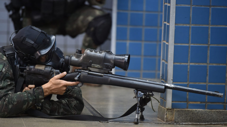 O que diz o projeto de lei antiterrorismo defendido por Bolsonaro e criticado pela ONU Militar em treinamento contra terrorismo em Brasília, em 2016