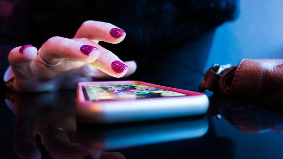 “Tinder”das contratações conecta bares e restaurantes a profissionais que buscam vagas no setor Aplicativos contratacoes