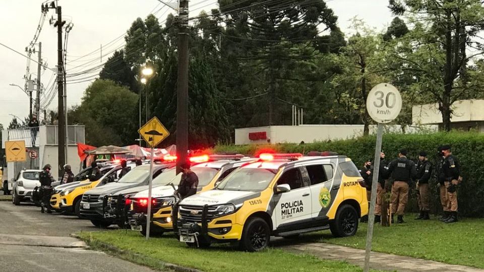 PM acompanha mobilização do Sindicato dos Metalúrgicos em Curitiba há uma semana PM acompanha mobilização do Sindicato dos Metalúrgicos em Curitiba desde o dia 10 de setembro.