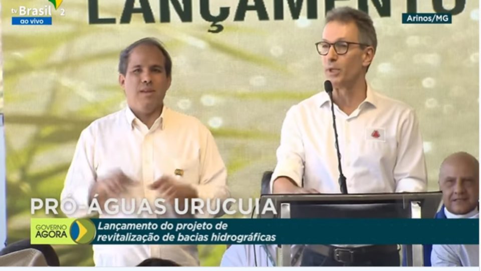 Em evento com Bolsonaro, Zema promete veto à lei sobre ideologia de gênero em MG Romeu Zema Neto, governador de Minas Gerais, durante lançamento do projeto Pró-Águas Urucuia.
