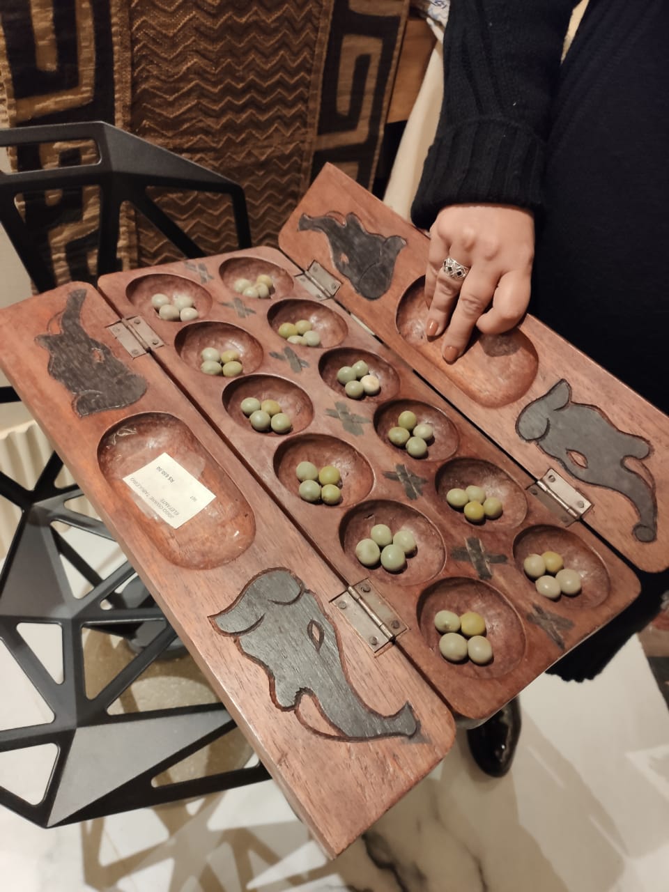 Jogo do Quênia que lembra a série de aventuras Jumanji. Jogo do Quênia que lembra a série de aventuras Jumanji.