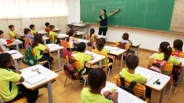 Deputados aprovam projeto que reajusta salário-base de professores em 48,7% Aprovado projeto do Executivo que reajusta salário dos professores.