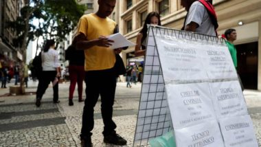 Desemprego cai para 12,6% e atinge 13,5 milhões no terceiro trimestre de 2021 Também houve crescimento no contingente de trabalhadores por conta própria (3,3%). São 25,5 milhões de pessoas nessa categoria, o maior número desde o início da série histórica da pesquisa.