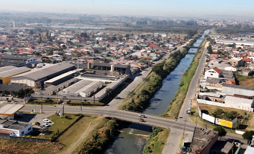 Mais "saneada" entre as capitais, Curitiba ainda tem cerca de 24% de ligações de esgoto irregulares