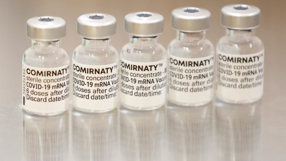 Orgia sanitária Frascos da vacina da Pfizer/BioNTech contra Covid-19 em posto de vacinação em Melbourne, Austrália, 19 de julho de 2021