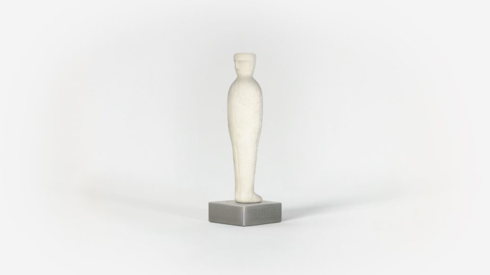 Troféu em forma de Curupira feito de fungos é destaque no DFBW Award A premiação inédita lançada pelo Centro Brasil Design tem troféu exclusivo desenvolvido pelo premiado escritório Furf Design Studio.