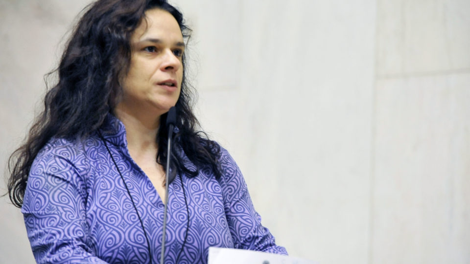 Janaina Paschoal pede esclarecimentos ao governo de SP sobre morte de jovem recém-imunizada Janaína Paschoal pede informações ao governo paulista sobre morte de adolescente recém-imunizada