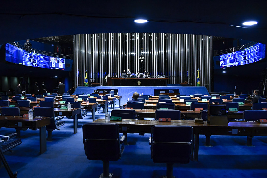 Parlamentares pedem que STF invalide emenda da MP do Auxílio Brasil que autoriza fila de beneficiários.