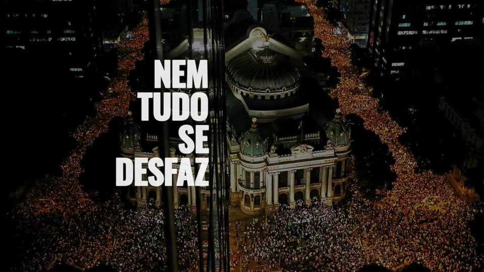 Pôster do filme "Nem Tudo Se Desfaz", do cineasta Josias Teófilo