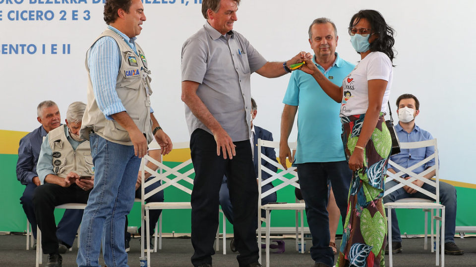Bolsonaro amplia estímulos a programas sociais e espera recuperar popularidade Bolsonaro popularidade programas sociais