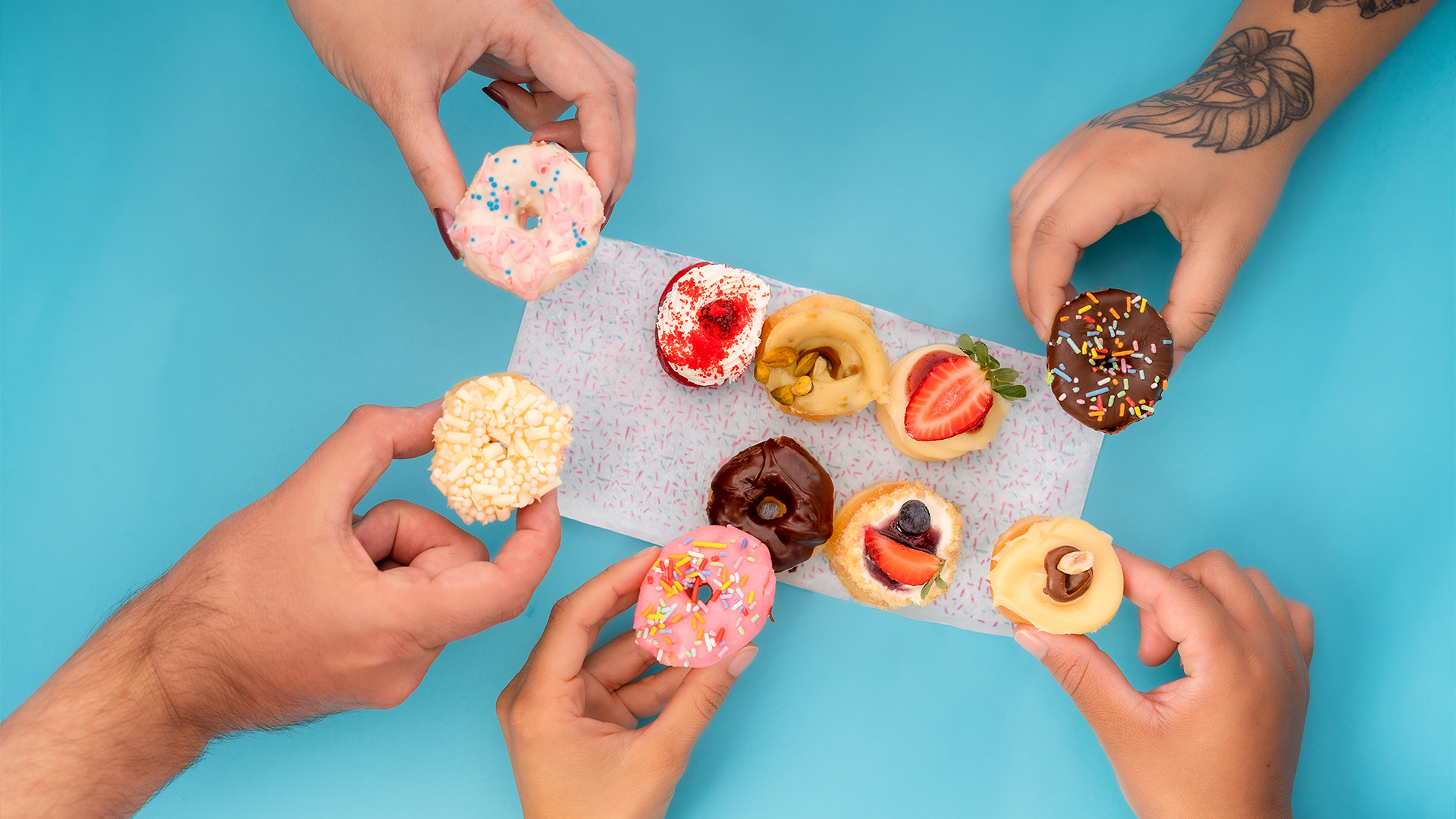 Caixas com mini-donuts permitem degustação de dezenas de sabores da casa em apenas um pedido
