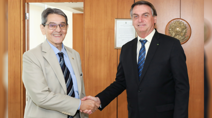 Bolsonaro recebe proposta de filiação do PTB para disputar as eleições Partido Trabalhista Brasileiro (PTB) apresentou proposta de filiação ao presidente Jair Bolsonaro.