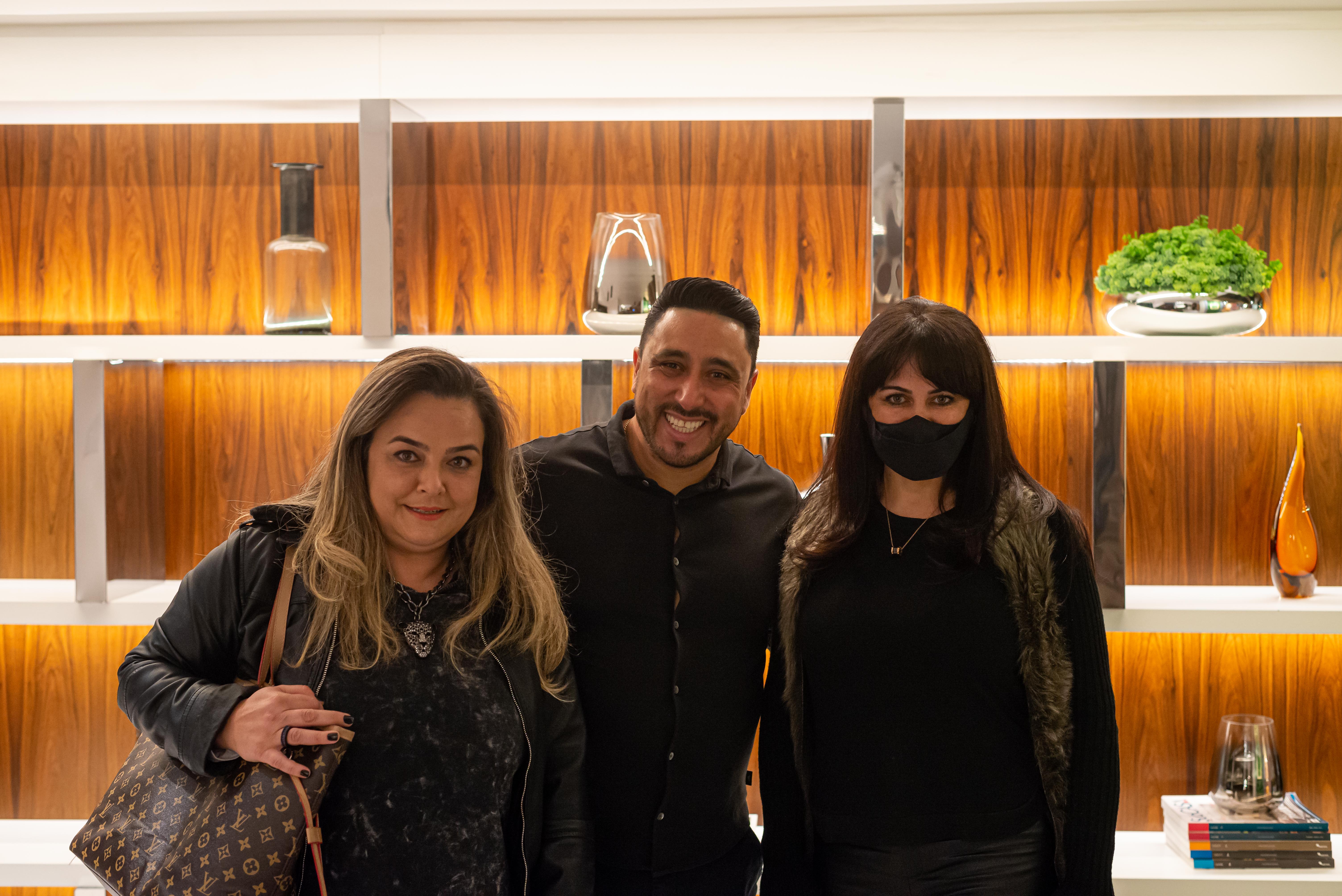 Vanessa Neves, o sócio da Mobitec, Eleandro Miranda, e Maria Alice Berndt. Vanessa Neves, o sócio da Mobitec, Eleandro Miranda, e Maria Alice Berndt.