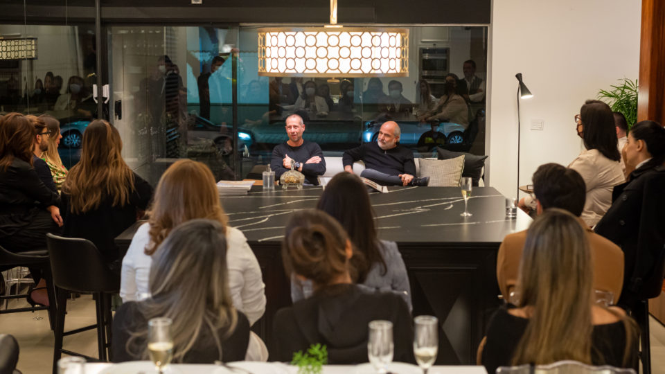 Sofá de HAUS debate arquitetura pensada para o futuro Sofá de HAUS debate arquitetura pensada para o futuro