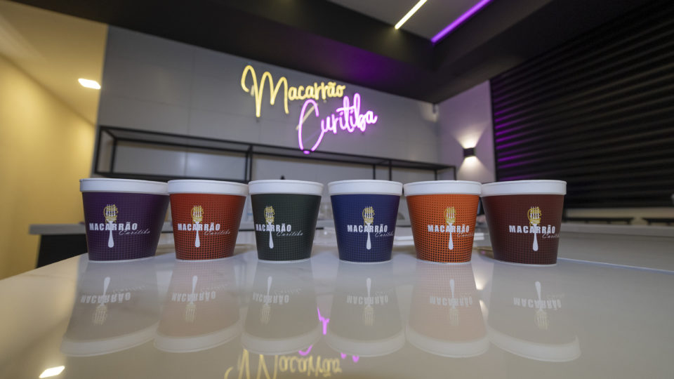 Drive-thru de massas? Conheça o conceito da Macarrão Curitiba drive-thru macarrão