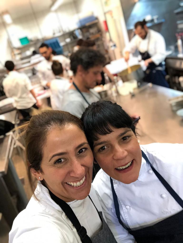As chefs Claudia Krauspenhar e Manu Buffara juntas, em sua primeira viagem em 2019. As chefs Claudia Krauspenhar e Manu Buffara juntas, em sua primeira viagem em 2019.