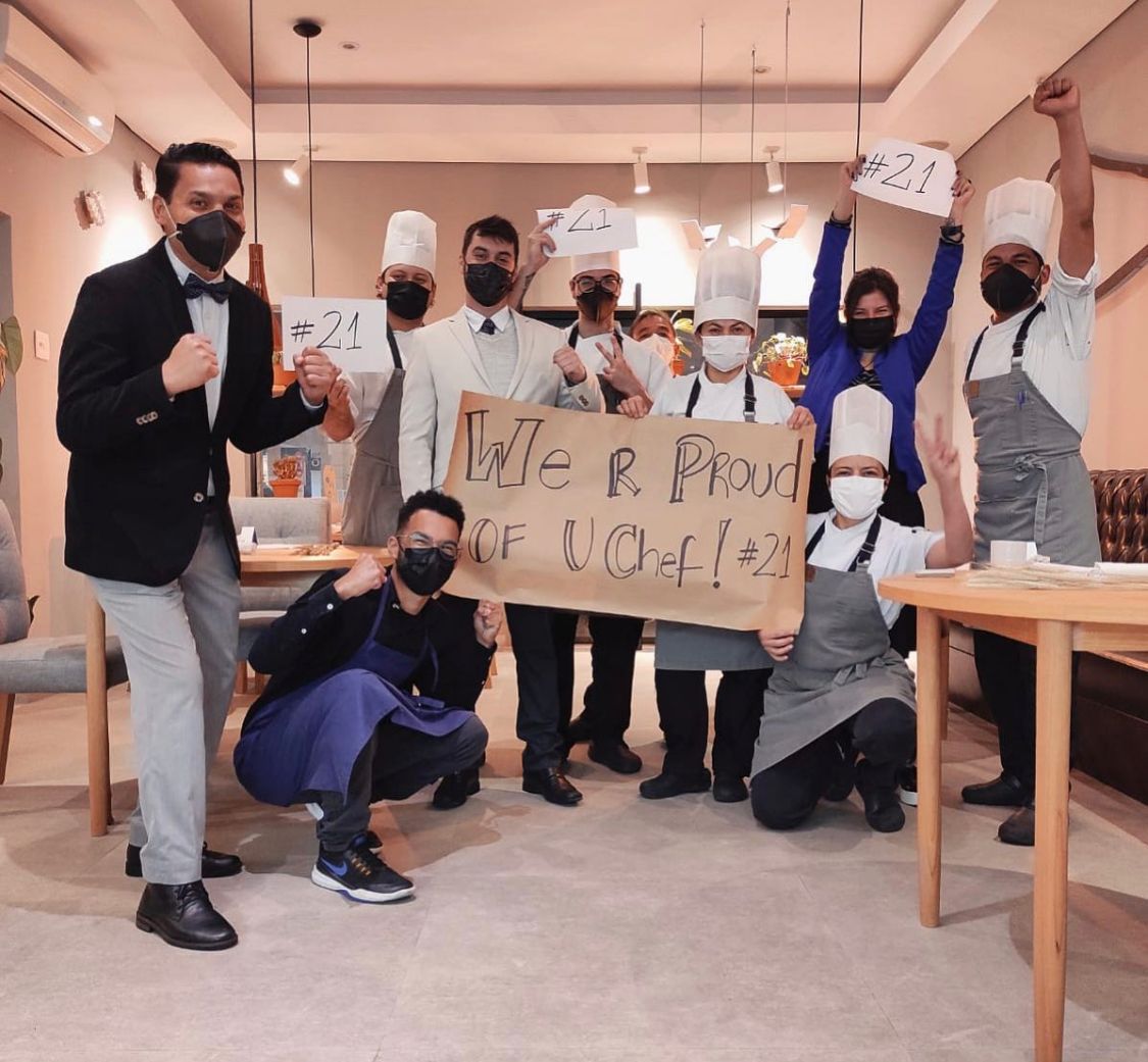 Equipe do Manu comemora a divulgação da lista dos melhores chefs do mundo. Equipe do Manu comemora a divulgação da lista dos melhores chefs do mundo.