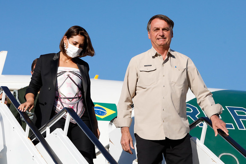 Michelle Bolsonaro diz que se vacinou nos EUA porque médico americano sugeriu A primeira-dama, Michelle Bolsonaro, e o presidente Jair Bolsonaro.