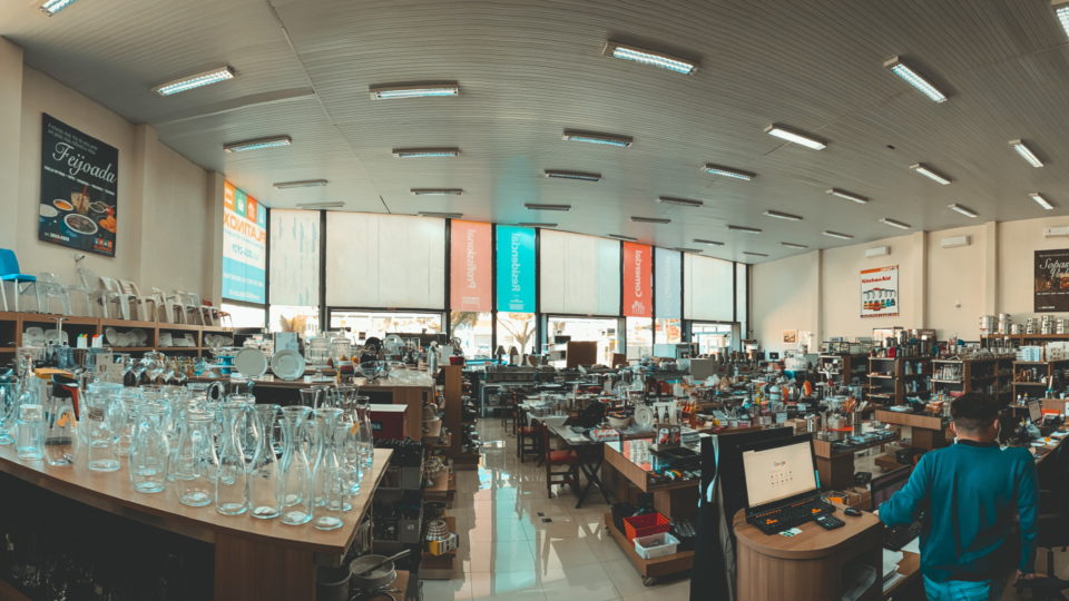 Com 15 anos de mercado, Platinox amplia atendimento e equipa também cozinheiros amadores Loja da Platinox voltada a restaurantes comerciais e ao público gourmet e residencial.