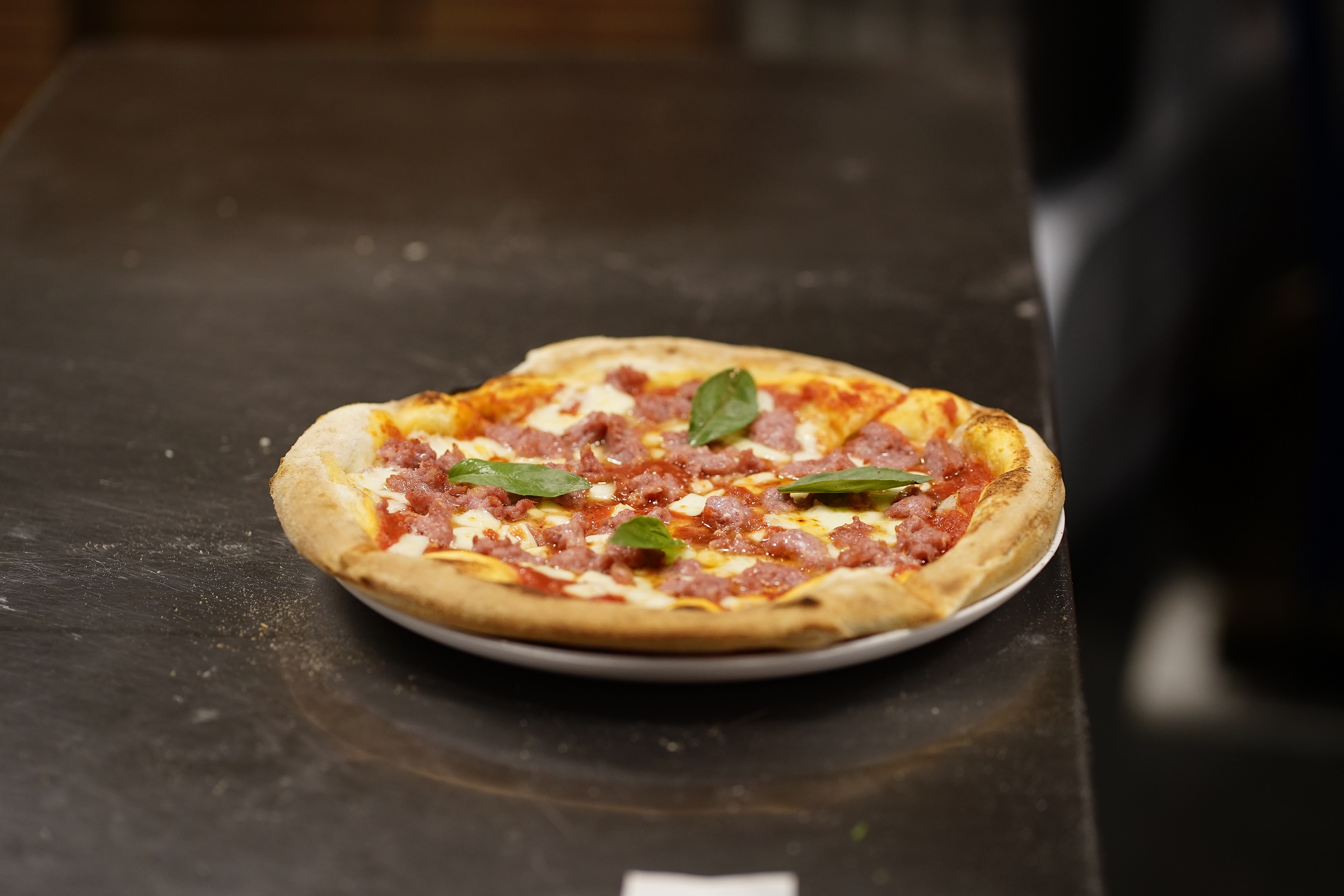 Pizza de linguiça Blumenau, das personalizadas da casa. Pizza de linguiça Blumenau, das personalizadas da casa.