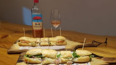 La Baguette, um apetitoso convite para o happy hour Sanduíches em pedaços para compartilhar e um bom vinho rosé – tudo de bom para o happy hour na La Baguette.