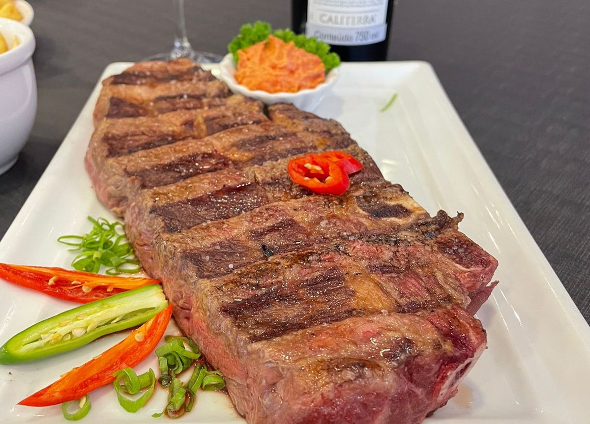 O Short Rib Steak é uma das opções que vem direto da Parrilla para a mesa.