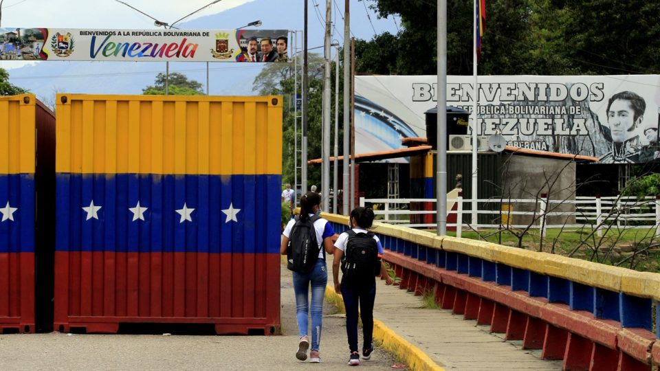 Sociedade de Infectologia da Venezuela critica uso de vacinas cubanas sem aval “O anúncio do provável uso dessas candidatas a vacina na população pediátrica, como Cuba e Nicarágua estão fazendo, é ainda mais preocupante”, disse em comunicado a Sociedade Venezuelana de Infectologia.