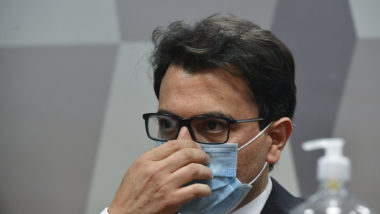 Empresário confirma críticas a vacinação e máscaras, mas nega disseminação de notícias falsas O empresário Otávio Fakhoury, em depoimento à CPI da Covid