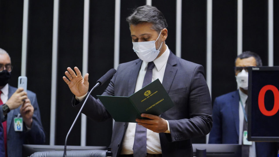 A gastança dos suplentes que receberam auxílio mudança durante a pandemia O mandato de quatro meses do deputado Leonardo Gadelha (PSC-PB) custou R$ 350 mil.