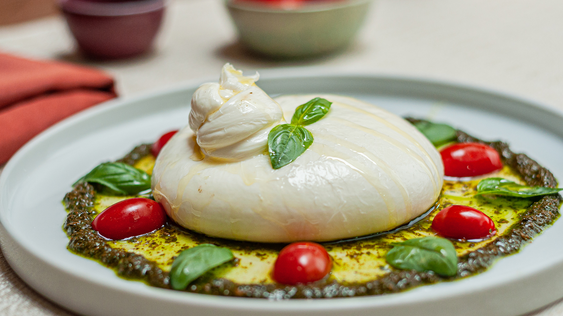 Refrescante e criativo, burrata é prato histórico que carrega técnica e resiliência em seu DNA. Créditos: Felipe de Souza