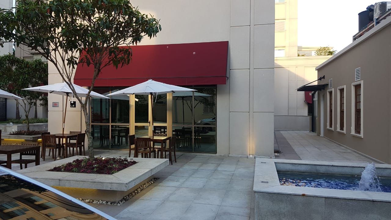 Daqui algumas semanas o restaurante Ile de France estará funcionando aqui, na Avenida do Batel. Daqui algumas semanas o restaurante Ile de France estará funcionando aqui, na Avenida do Batel.