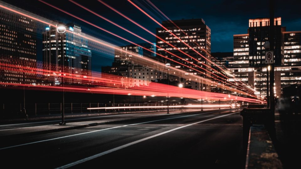 Smart streets: soluções e aplicações nas ruas por cidades mais inteligentes Cidades inteligentes: soluções e aplicações de tecnologias digitais para tornar as ruas mais inteligentes