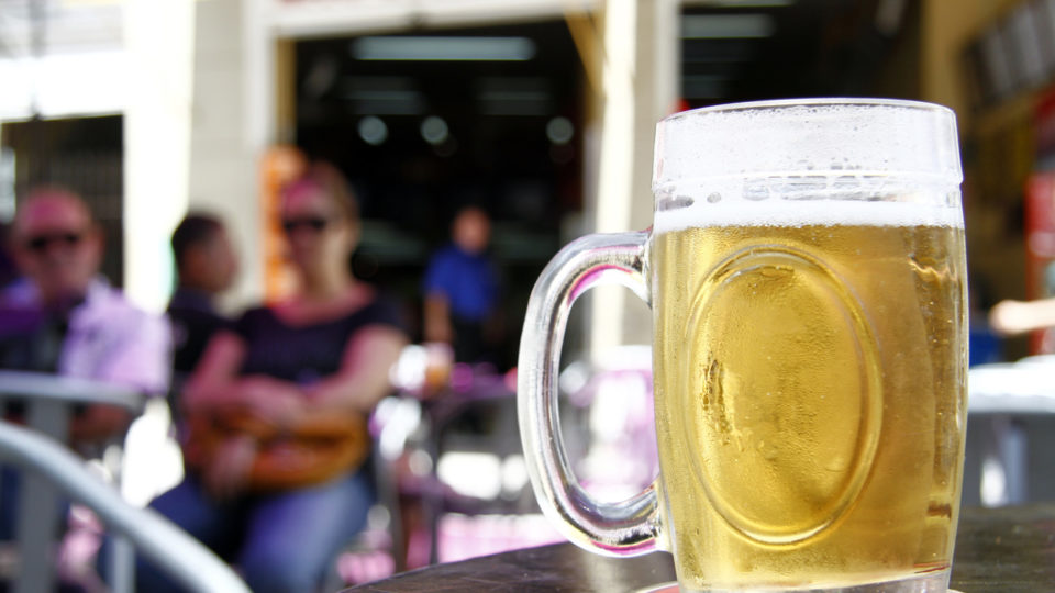 Empresários insistem na volta do horário de verão para alavancar setor de bares e restaurantes Horário de verão bares
