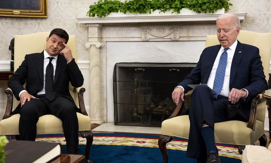 Após o desastre no Afeganistão, ucranianos temem que Biden irá traí-los O presidente dos Estados Unidos, Joe Biden, recebe o presidente da Ucrânia, Volodymyr Zelensky, na Casa Branca, Washington, 1 de setembro