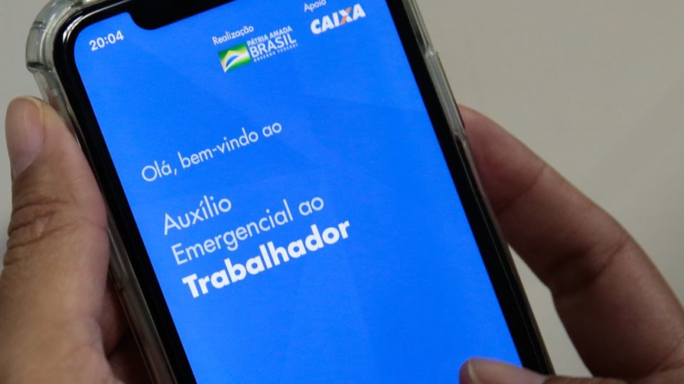 Saque da 6ª parcela do auxílio emergencial é liberado para nascidos em agosto Caixa paga auxílio emergencial a nascidos em novembro neste sábado