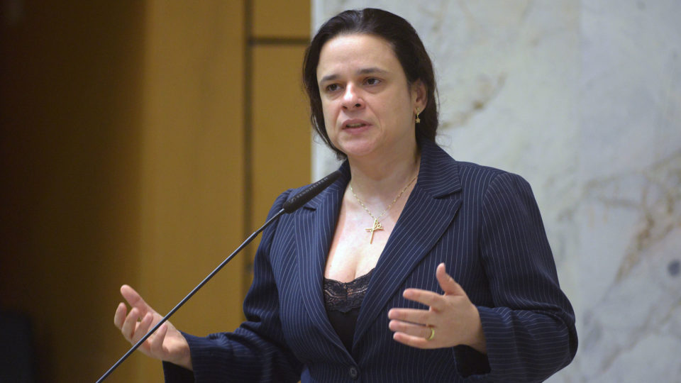Janaina Paschoal apresenta projeto para proibir passaporte sanitário no estado de São Paulo