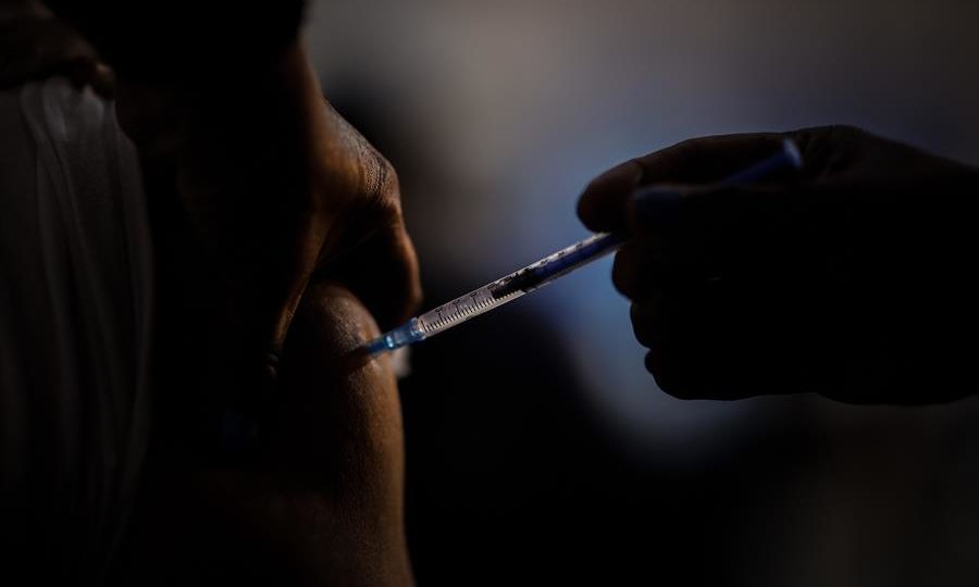 Pediatras argentinos foram pegos “de surpresa” com decisão de vacina em crianças Pediatras argentinos foram pegos “de surpresa” com decisão de vacina em crianças