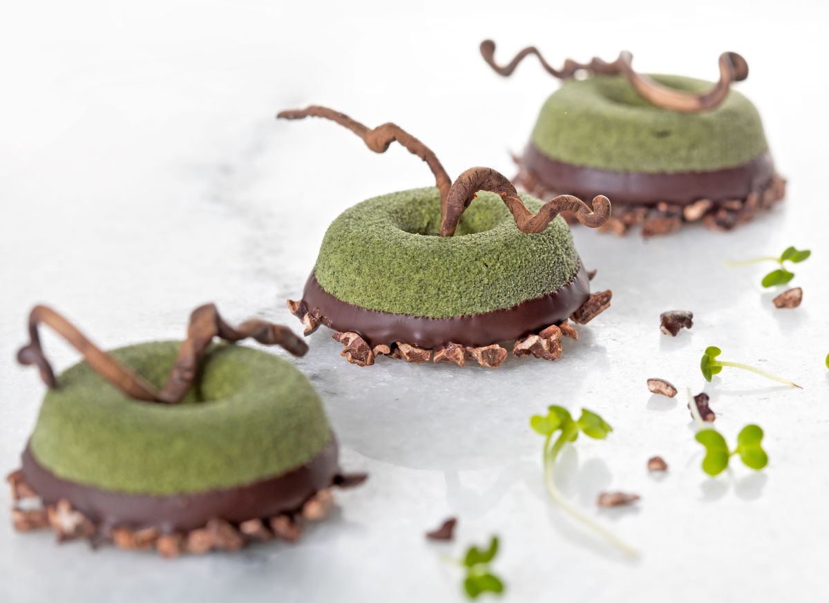 Receita da chef Renata Arassiro sugere harmonizar chocolate 100% cacau com capim santo.