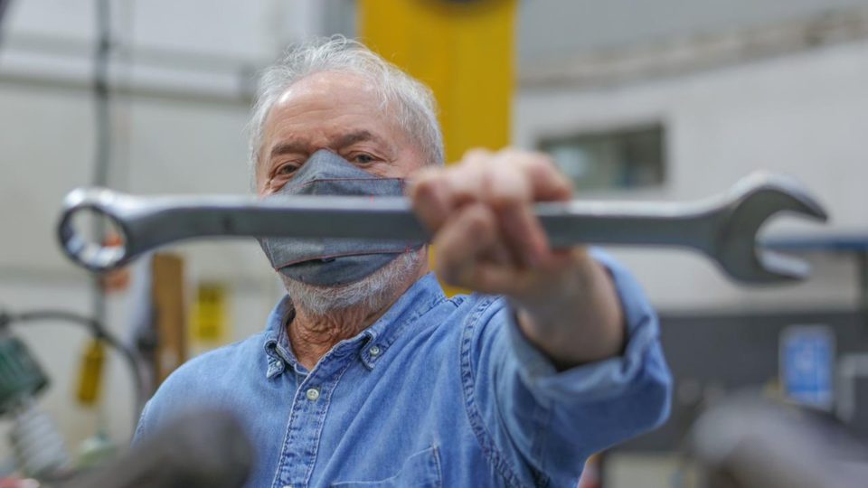 Se nem Lula embarca nas manifestações da esquerda, que dirá o povo Ex-presidente Lula não foi ao ato programado pela esquerda na Avenida paulista