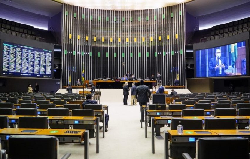 Câmara aprova requerimento de urgência para votar liberação de jogos de azar Proposta que pretende legalizar jogos de azar deve ser analisada em fevereiro.