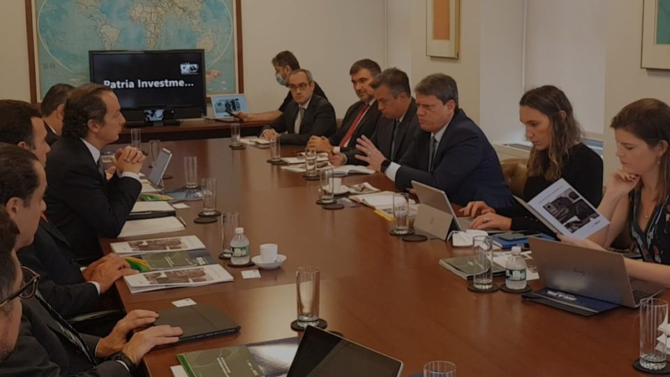Concessões paranaenses são destaque do roadshow de Tarcísio Freitas em Nova York Ministro Tarcísio Freitas em reunião em Nova York